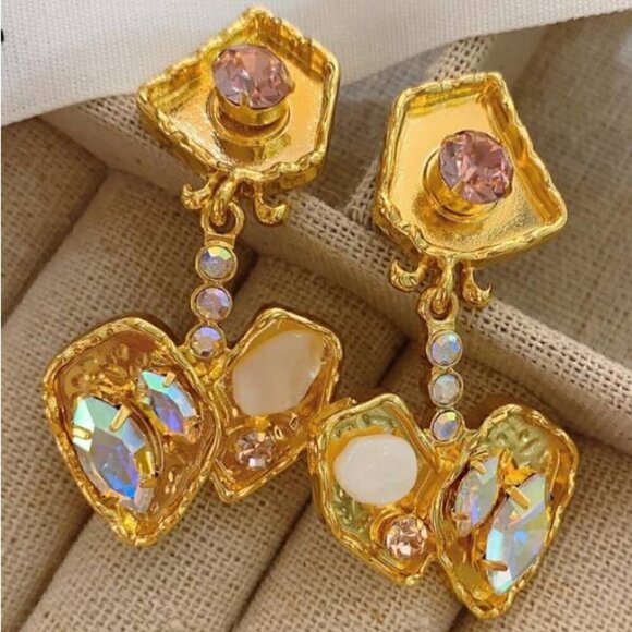 Unique shape drop earrings with rhinestone details chic classy trendy - Picture 1 of 2